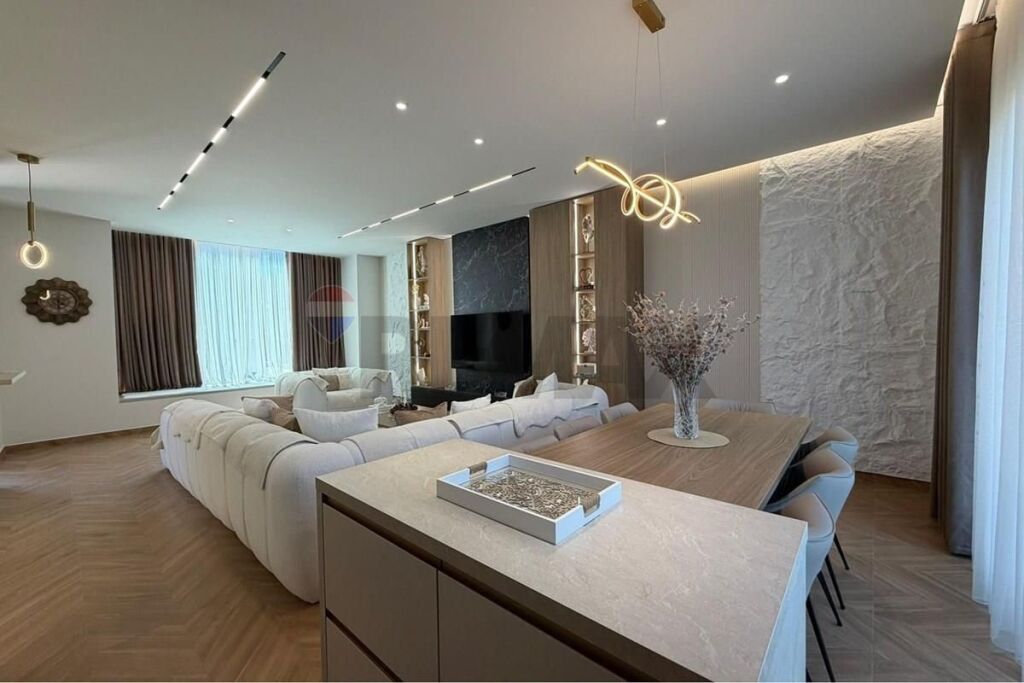 Villa in vendita a Farkë, Tirana, 320 m². Foto 3 di 3