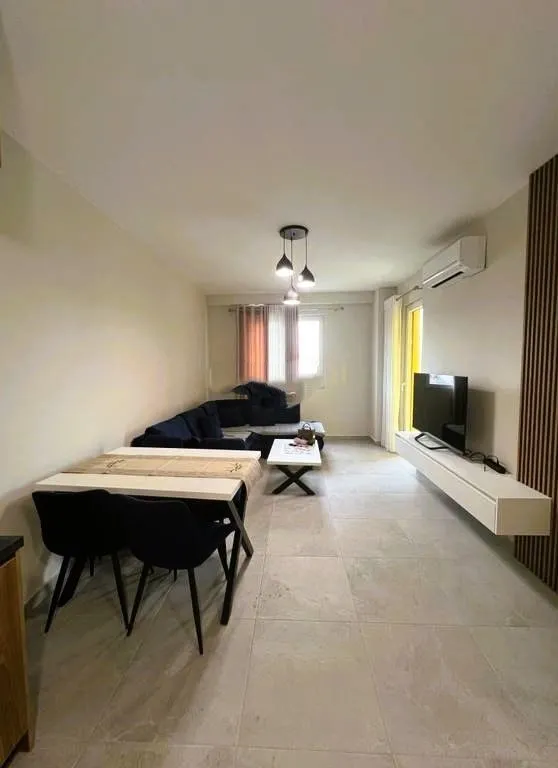 Apartament 1+1 me qera në Yzberisht, Tiranë, 72 m². Foto 1 nga 5