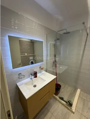 Apartament 1+1 me qera në Stacioni i Trenit, Tiranë, 70 m². Foto 2 nga 5