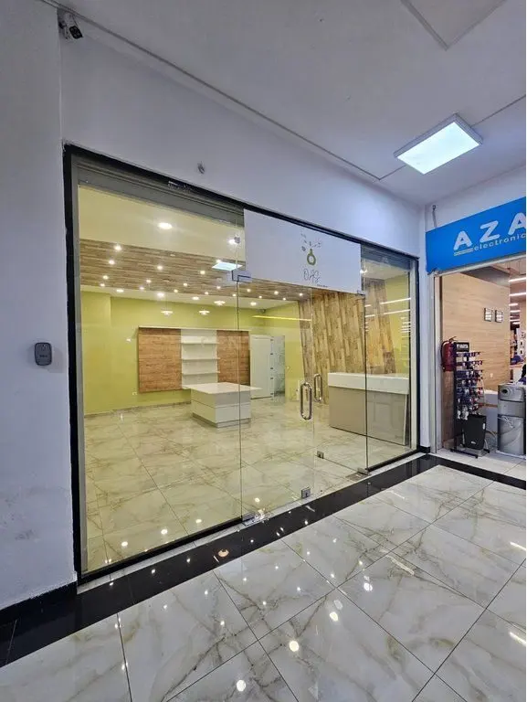 Locale commerciale in affitto a Qendër, Durazzo, 50 m²