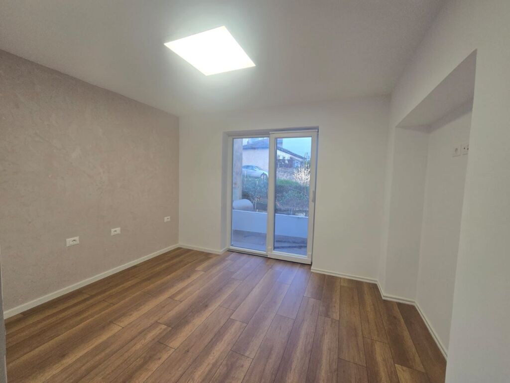 Ambient biznesi me qera në Materniteti i Ri, Tiranë, 78 m². Foto 2 nga 3