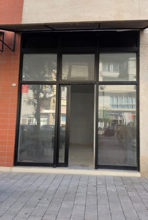Shop for rent in Astir, Tirana, 25 m². Photo 1 of 2