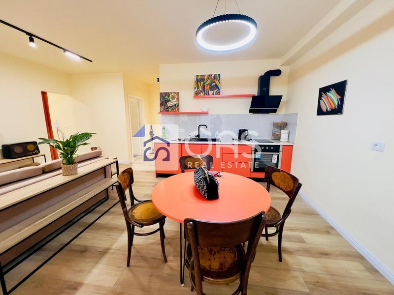 Apartament 2+1 me qera në Pazari i Ri, Tiranë, 100 m²