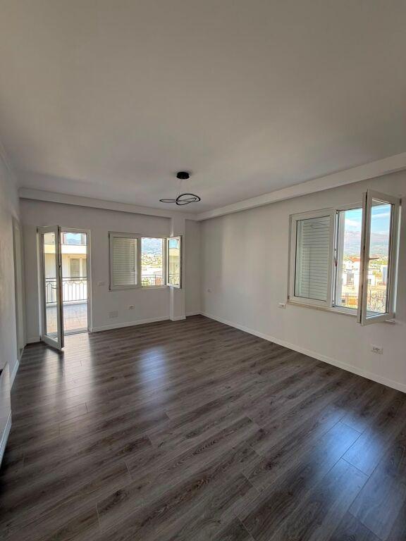 Vilë me qera në Mjull Bathore, Tiranë, 424 m². Foto 11 nga 12