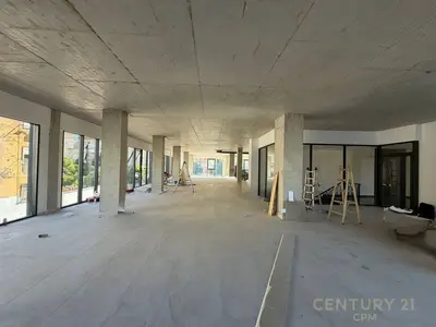 Ufficio in affitto a Rruga e Barrikadave, Tirana, 359 m². Foto 4 di 4