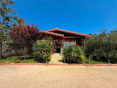 House for sale in Xhafzotaj, Durrës, 1,230 m². Photo 1 of 11