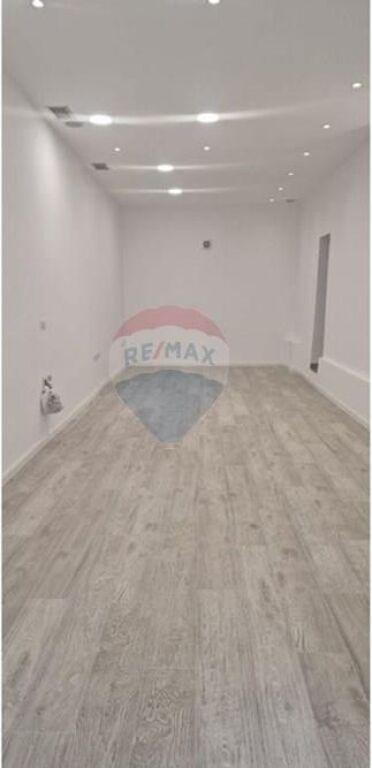 Shop for sale in Rruga e Kavajës, Tirana, 60 m²