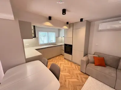 Vilë 2+1 me qera në Kompleksi Grand, Tiranë, 70 m². Foto 2 nga 11