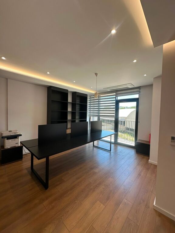 Ufficio in affitto a Lake View Residences, Tirana, 130 m²
