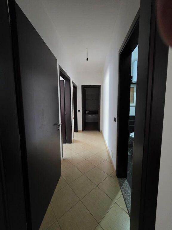 Apartament 3+1 në shitje në Rruga Shtraus, Lezhë, 125 m². Foto 4 nga 9