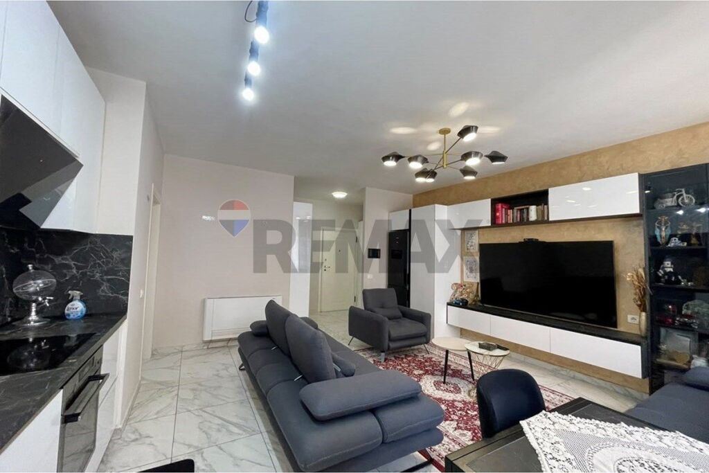 Appartamento in vendita a Kompleksi Delijorgji, Tirana, 135 m². Foto 1 di 3