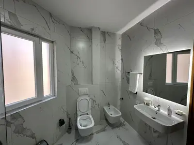 Apartament 2+1 me qera në Myslym Shyri, Tiranë, 100 m². Foto 6 nga 8