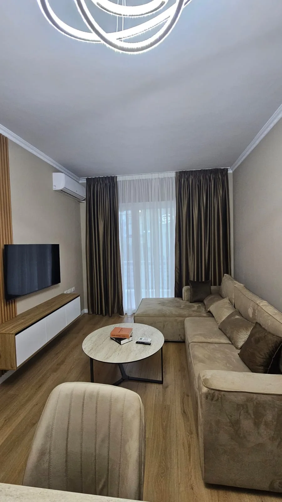 Apartament 2+1 me qera në Kopshti Botanik Zoologjik, Tiranë, 100 m². Foto 1 nga 3