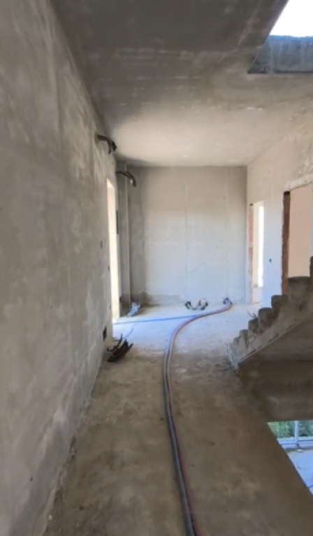 Villa for sale in Liqeni i Farkes, Tirana, 423 m². Photo 1 of 3
