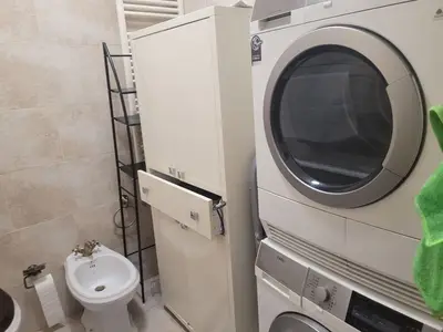Apartament 4+1 me qera në Rruga Janos Hunyadi, Tiranë, 150 m². Foto 7 nga 12