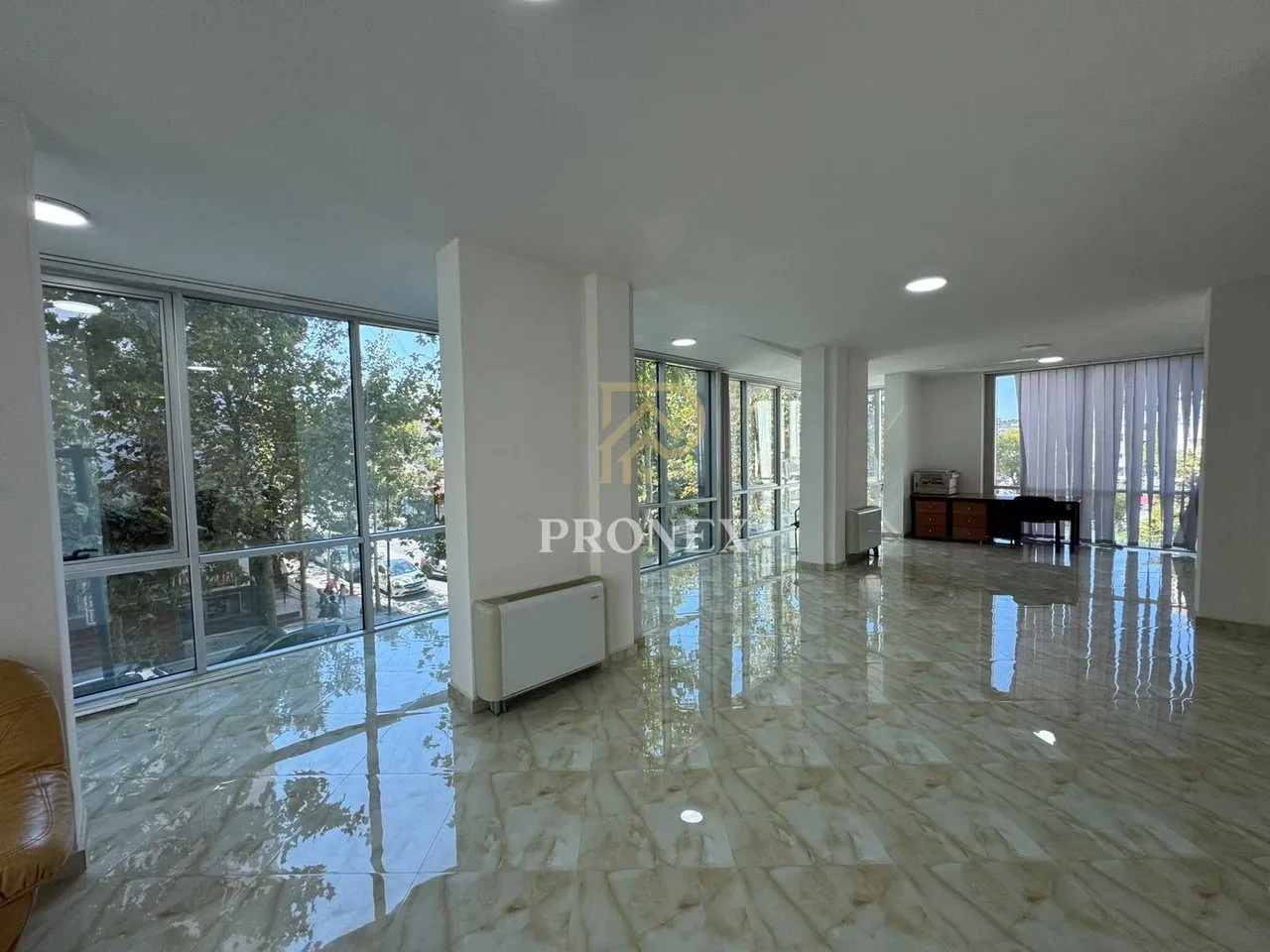 Ambient biznesi me qera në Rruga Hysen Kertusha, Durrës, 146 m². Foto 1 nga 12