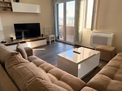 Apartament 2+1 me qera në Stadiumi Niko Dovana, Durrës, 100 m². Foto 1 nga 10