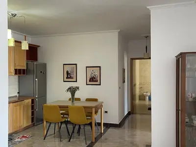 Appartamento 2+1 in affitto a Blloku, Tirana, 140 m². Foto 2 di 12