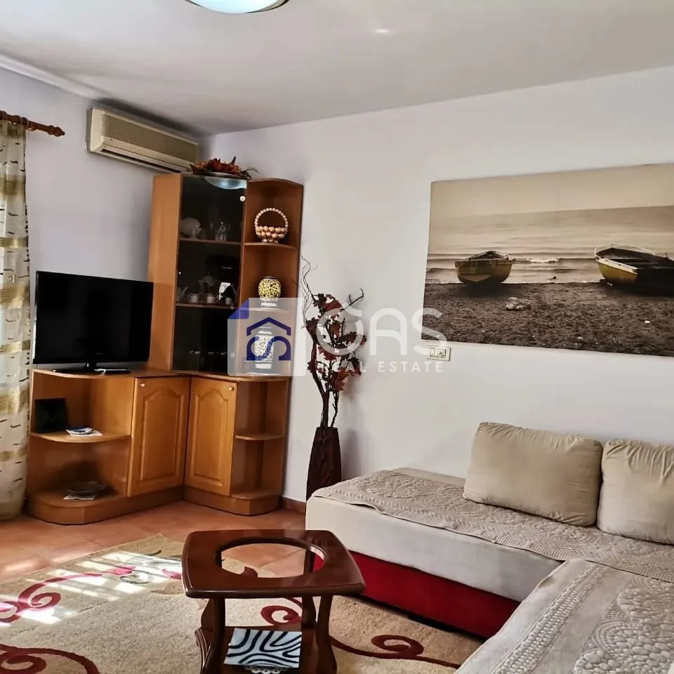 Apartament 2+1 me qera në Pazari i Ri, Tiranë, 75 m². Foto 1 nga 7