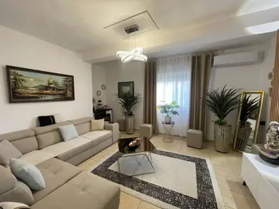 Apartament 1+1 me qera në Vila e Zogut, Durrës, 70 m². Foto 2 nga 9