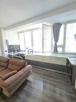 Apartament 2+1 në shitje në Fusha aviacionit, Tiranë, 90 m². Foto 2 nga 9