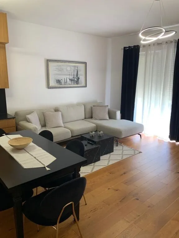 Apartament me qera në TEG, Tiranë, 106 m². Foto 1 nga 11