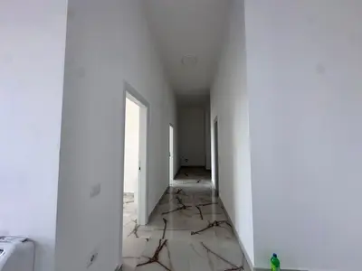 Ufficio in affitto a Posta qender, Tirana, 137 m². Foto 2 di 4