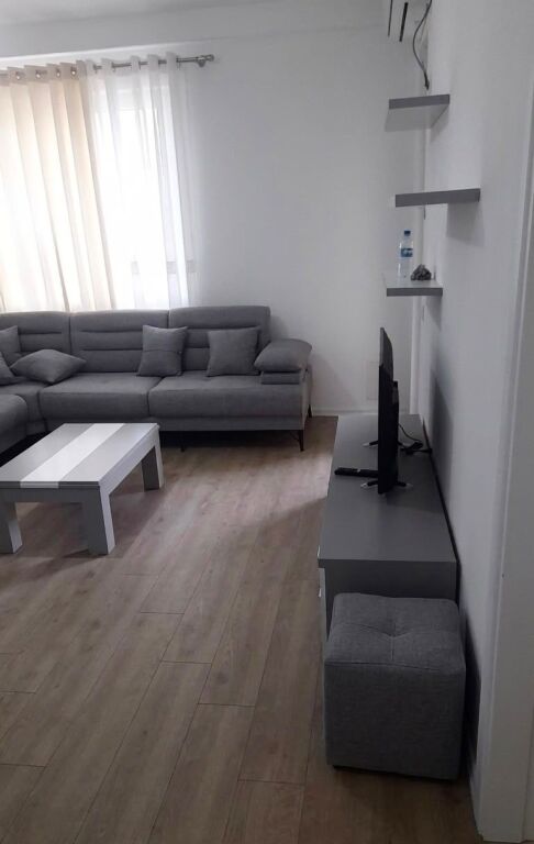 Appartamento 1+1 in affitto a Yzberisht, Tirana, 70 m². Foto 1 di 3