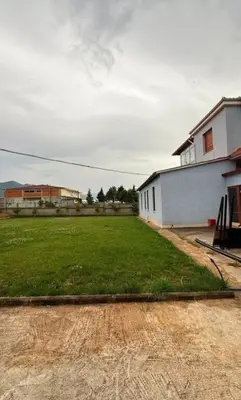 Locale in vendita a Mborje, Coriza, 2.009 m². Foto 3 di 6
