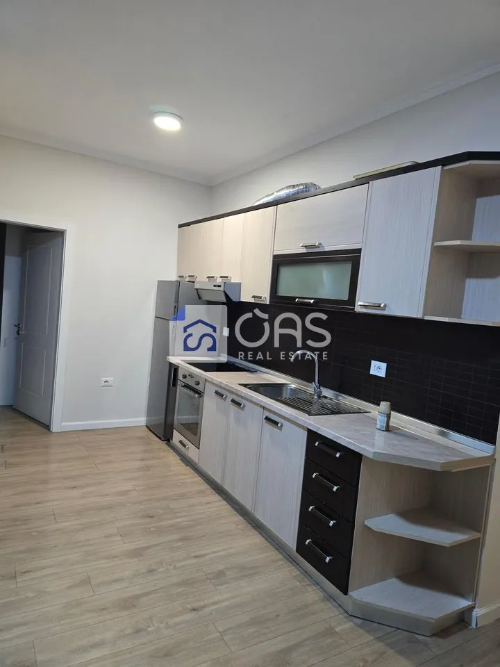 Apartament 1+1 me qera në Liqeni i Thatë, Tiranë, 65 m². Foto 1 nga 8