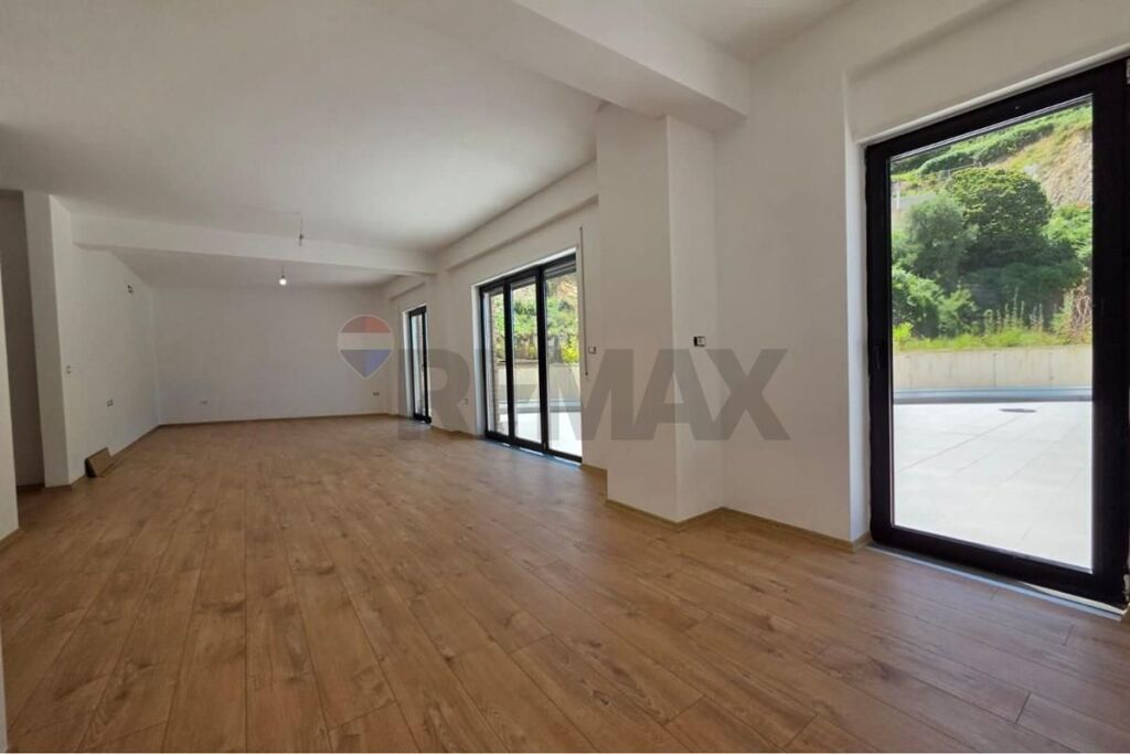 Apartament në shitje në Kodra e Diellit, Tiranë, 257 m². Foto 1 nga 3