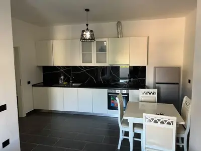 Apartament 1+1 me qera në Rruga Kalabria, Durrës, 70 m². Foto 3 nga 9