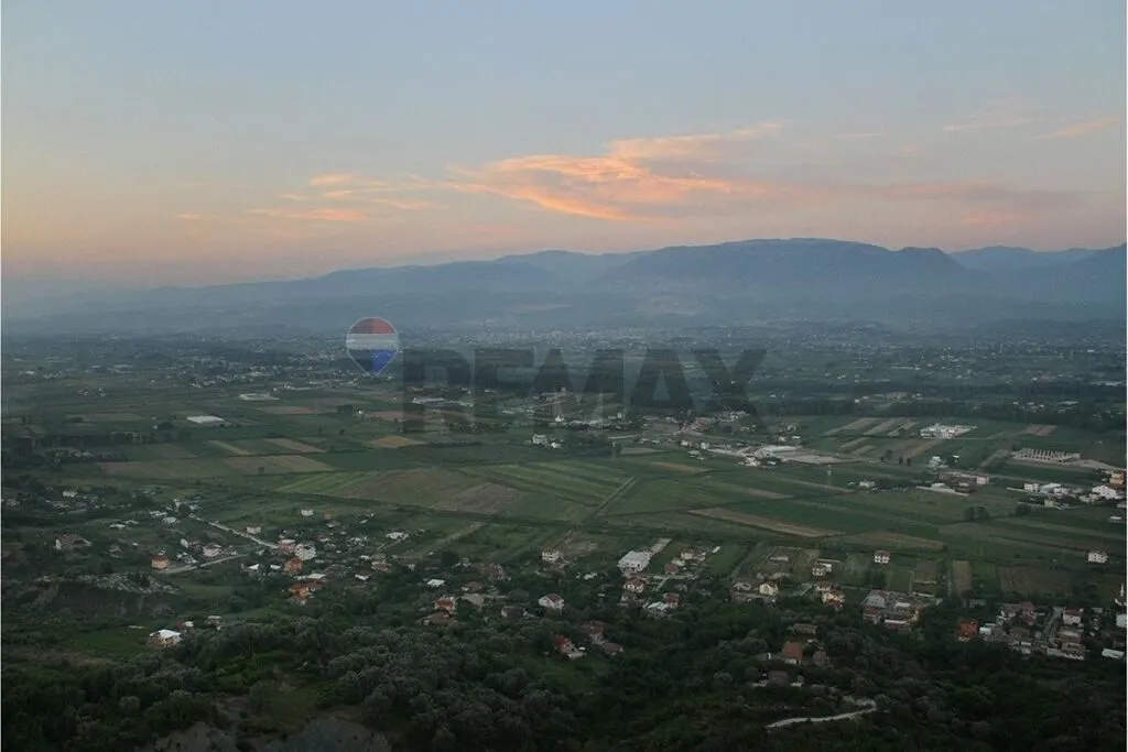 Tokë në shitje në Fushe Preze, Tiranë, 4 600 m². Foto 1 nga 4