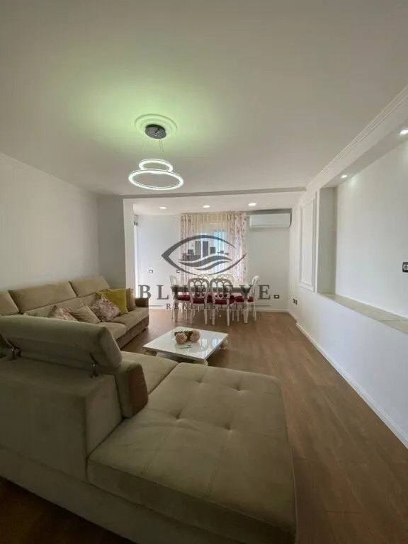 Apartament 3+1 në shitje në Ish-URT, Durrës, 94 m². Foto 1 nga 12