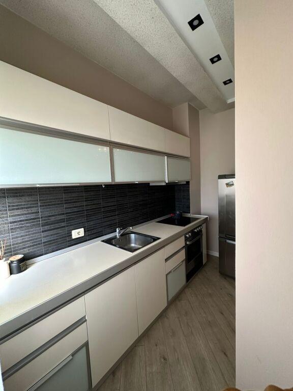 Apartament 1+1 me qera në Kristal Center, Tiranë, 65 m². Foto 4 nga 7