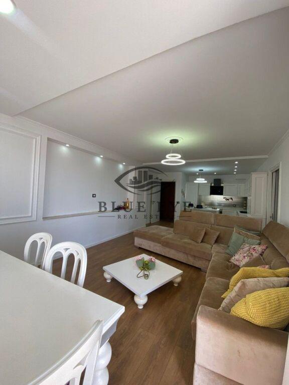 Appartamento 3+1 in vendita a Qendra e Formimit Profesional ish URT Durres, Durazzo, 94 m²