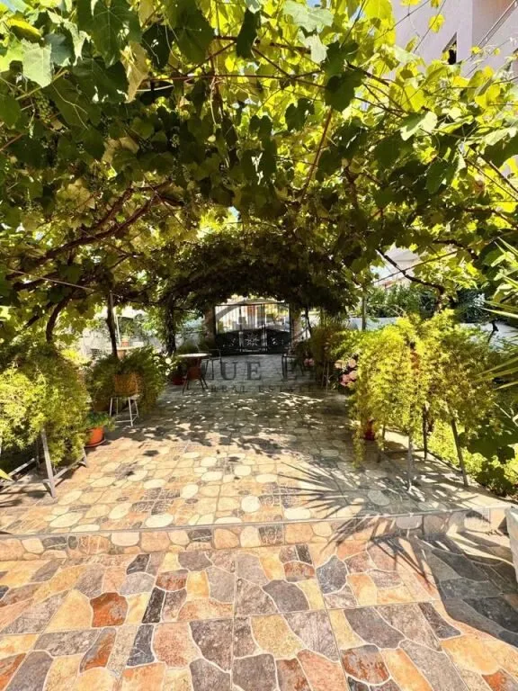 Apartament 2+1 me qera në Plazhi Rrota e Kuqe, Durrës, 90 m². Foto 1 nga 4