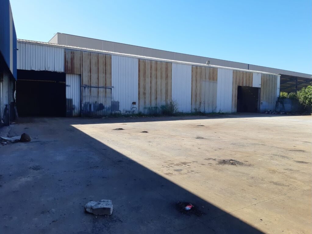 Warehouse for rent in Vore, Vorë, 2,400 m². Photo 1 of 2