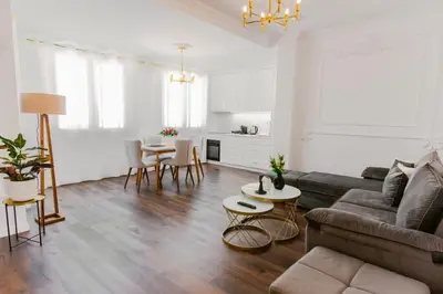 Apartament 1+1 me qera në Astir, Tiranë, 75 m². Foto 2 nga 10