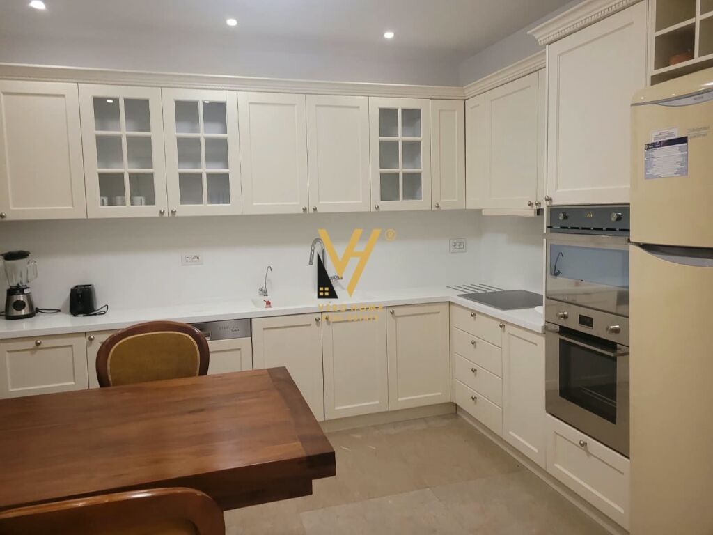 Apartament 4+1 me qera në Blloku, Tiranë, 160 m². Foto 3 nga 3