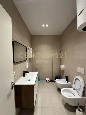 Zyrë me qera në Bulevardi Zogu I, Tiranë, 143 m². Foto 5 nga 8