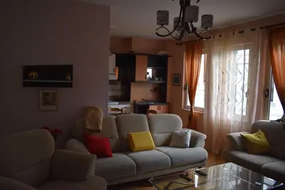 Apartament 2+1 me qera në Rruga Rrapo Hekali, Tiranë, 100 m². Foto 9 nga 11