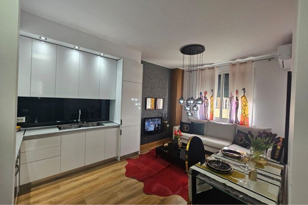 Apartment for sale in 21 Dhjetori, Tirana, 58 m². Photo 1 of 3