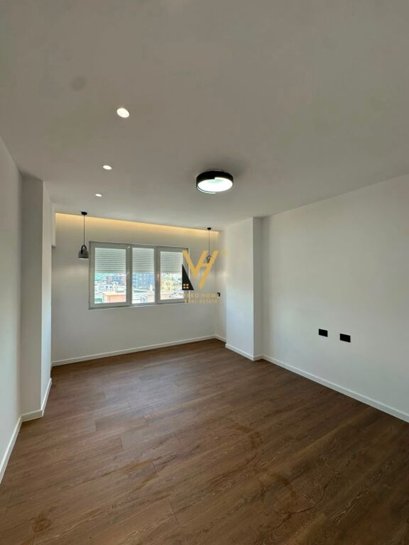 Apartament 2+1 me qera në Komuna e Parisit, Tiranë, 100 m². Foto 3 nga 3