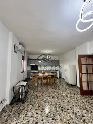 Apartament 3+1 me qera në Tregu i Vogel Industrial, Durrës, 150 m². Foto 3 nga 8