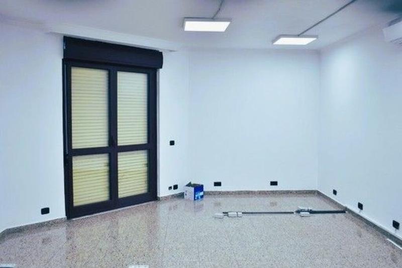 Zyrë me qera në Sheshi Skënderbej, Tiranë, 152 m². Foto 2 nga 4