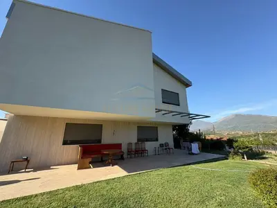 Villa in vendita a Berzhite, Tirana, 350 m². Foto 2 di 9