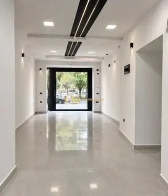 Dyqan me qera në Rruga e Durrësit, Tiranë, 190 m². Foto 2 nga 3