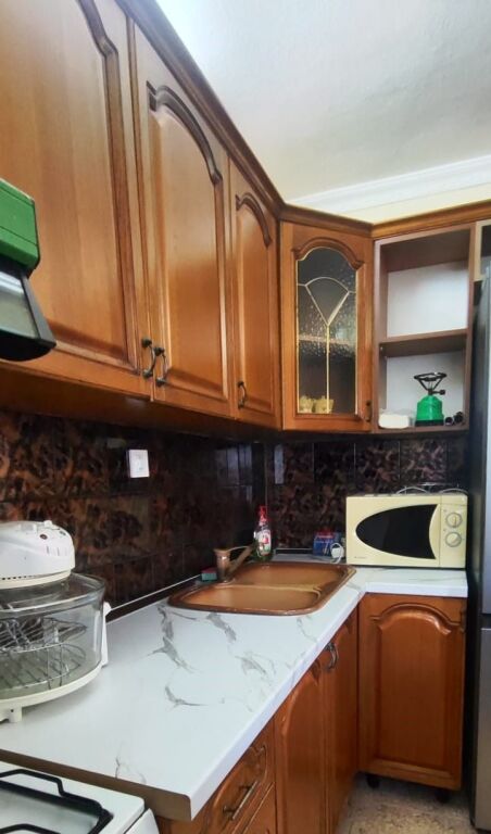 Apartment 1+1 for rent in Rruga Ali Visha, Tirana, 95 m². Photo 2 of 3