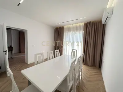 Vilë me qera në Sauk i Vjetër, Tiranë, 240 m². Foto 9 nga 12